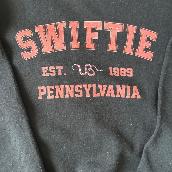 Taylor Swift sweatshirt - Picture 2 of 3